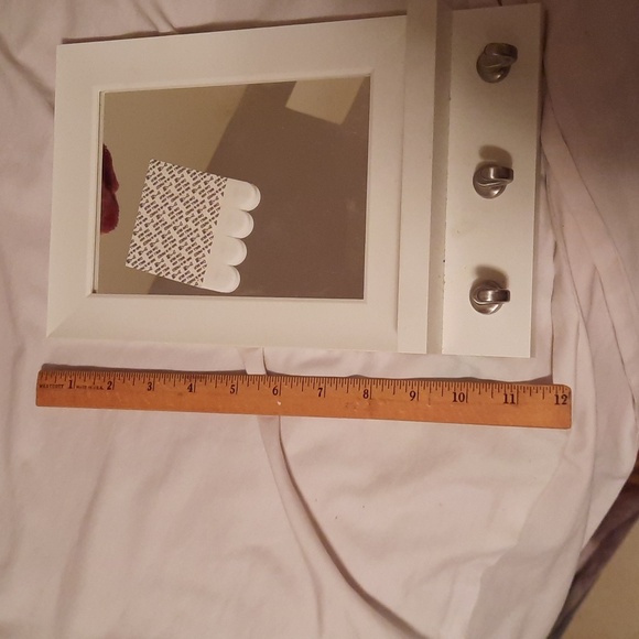 New COMMAND MIRROR AND JEWELRY WALL HOLDER WHITE - Picture 2 of 2